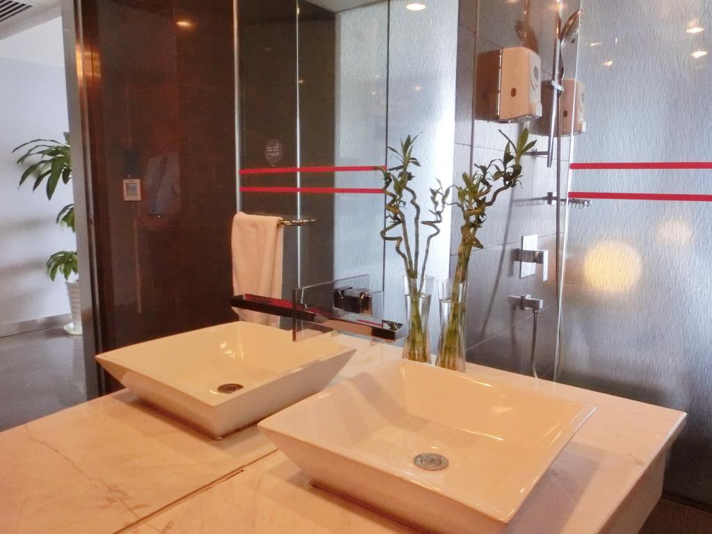 Yi-Wu Commatel Hotel Guangzhou Exterior foto